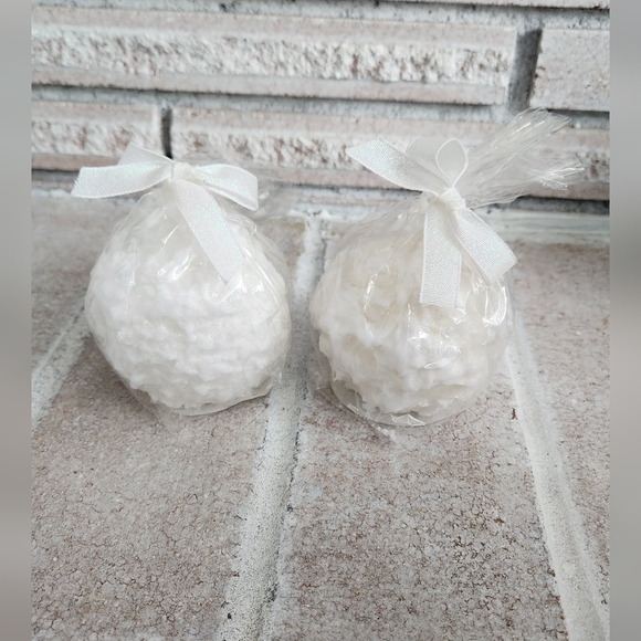 2/$15 - New - 2 Snowball Candles - Picture 1 of 4